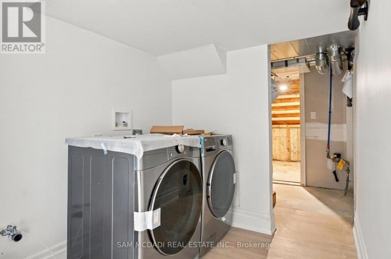 6 NORTH HILLS TERRACE, Toronto (Banbury-Don Mills), Ontario, M3C1M6