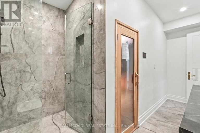 6 NORTH HILLS TERRACE, Toronto (Banbury-Don Mills), Ontario, M3C1M6