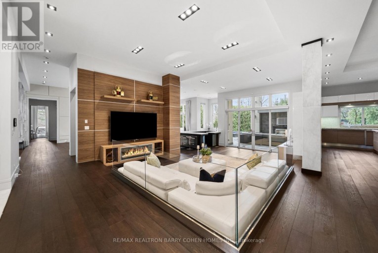 19 MARYVALE CRESCENT, Richmond Hill (South Richvale), Ontario, L4C6P6