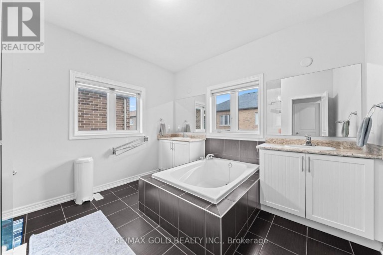 9 GODERICH DRIVE, Brampton (Northwest Brampton), Ontario, L7A5A7