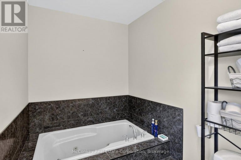 1817 PARKWOOD CIRCLE, Peterborough (Monaghan Ward 2), Ontario, K9J8C3