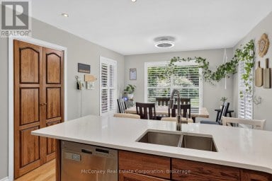 1817 PARKWOOD CIRCLE Peterborough (Monaghan Ward 2) Ontario photo 4