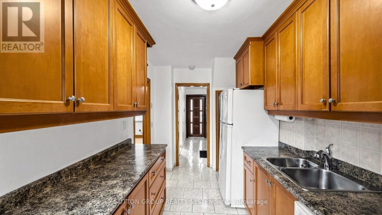 683 OLD WESTON ROAD, Toronto (Weston-Pellam Park), Ontario, M6N3B6