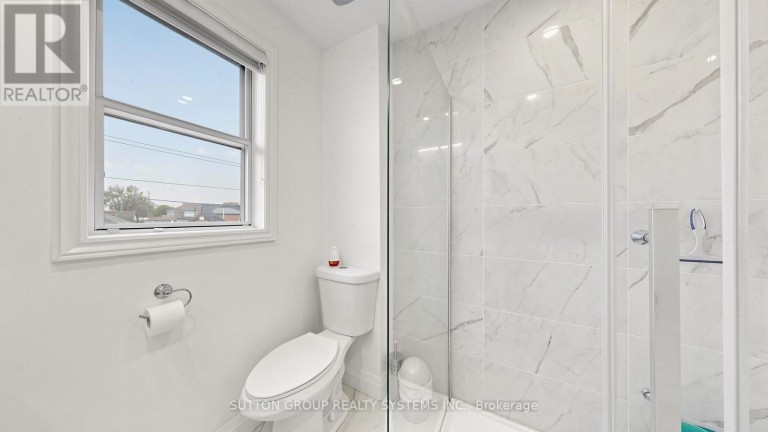 683 OLD WESTON ROAD, Toronto (Weston-Pellam Park), Ontario, M6N3B6