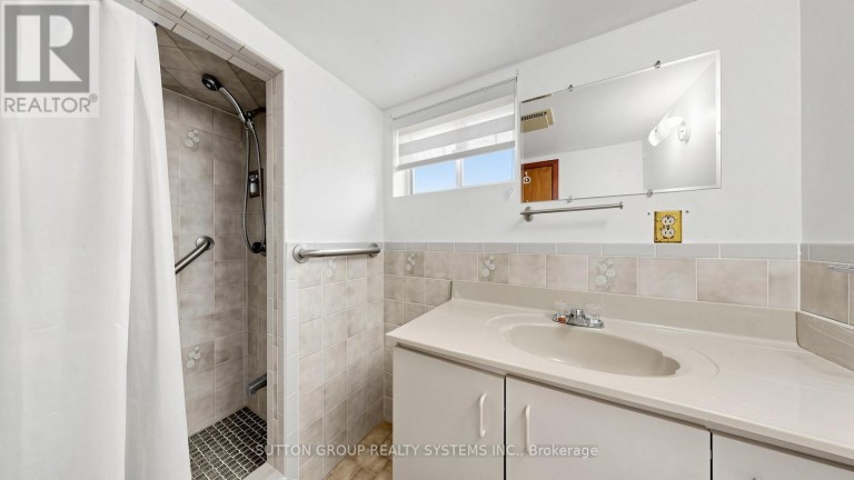 683 OLD WESTON ROAD, Toronto (Weston-Pellam Park), Ontario, M6N3B6