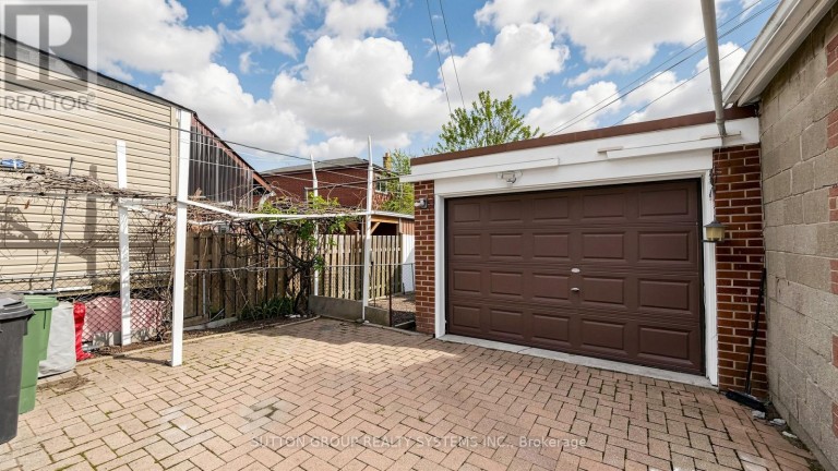 683 OLD WESTON ROAD, Toronto (Weston-Pellam Park), Ontario, M6N3B6