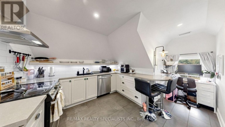 1316 KING STREET E, Hamilton (Delta), Ontario, L8M1H3