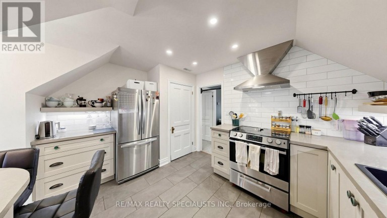 1316 KING STREET E, Hamilton (Delta), Ontario, L8M1H3