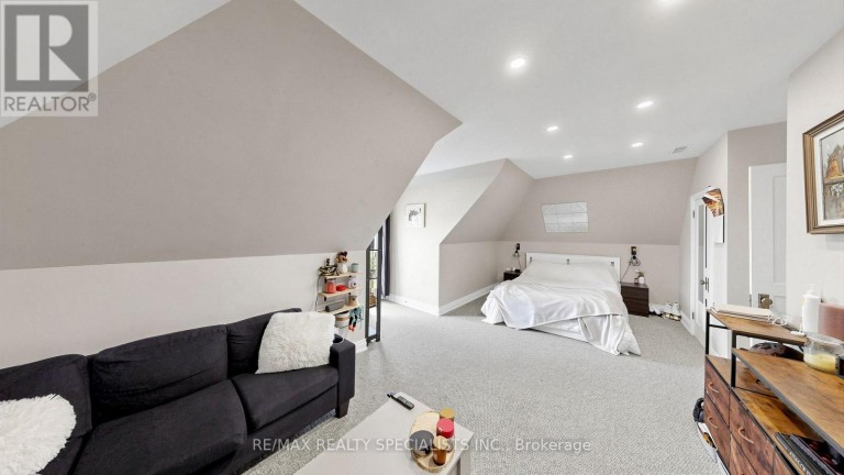 1316 KING STREET E, Hamilton (Delta), Ontario, L8M1H3