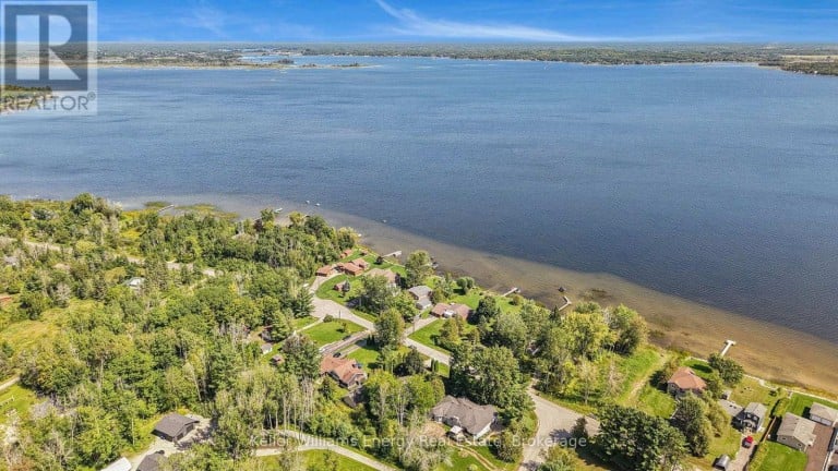 60 BAYSIDE AVENUE, Tay, Ontario, L0K2A0