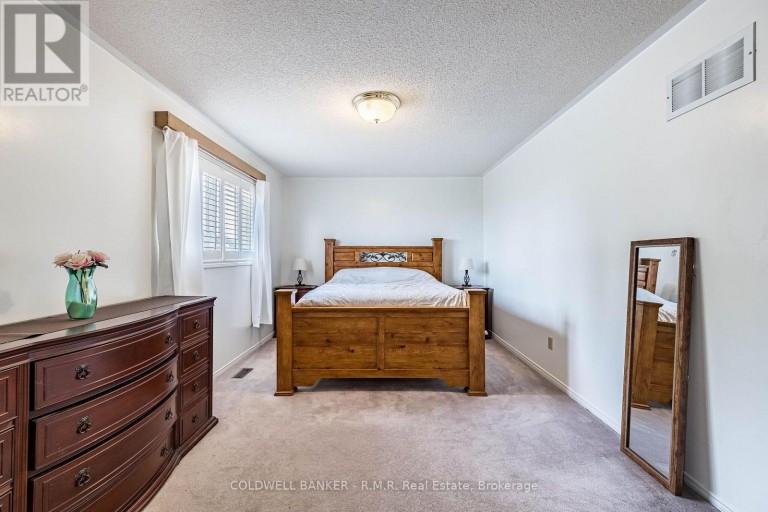 292 UKRAINE ROAD, Mississauga (Fairview), Ontario, L5B3W6