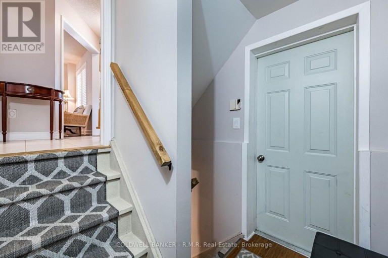 292 UKRAINE ROAD, Mississauga (Fairview), Ontario, L5B3W6