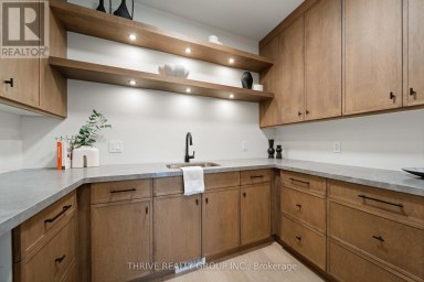 4067 FALLINGBROOK ROAD London South (South V) Ontario photo 13