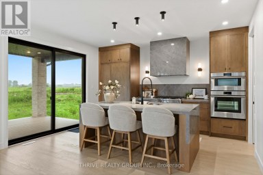 4067 FALLINGBROOK ROAD London South (South V) Ontario photo 8