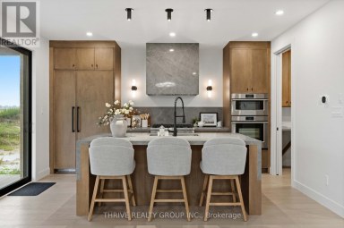 4067 FALLINGBROOK ROAD London South (South V) Ontario photo 9