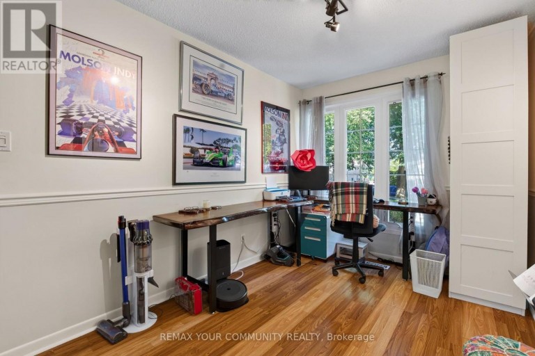 6 STANDBRIDGE COURT, Toronto (Malvern), Ontario, M1B2S5
