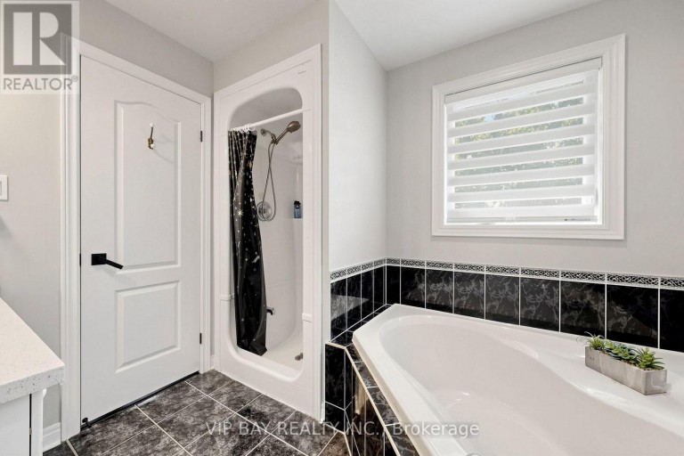 77 AMBERVIEW DRIVE, Georgina (Keswick South), Ontario, L4P3Y3
