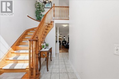 17 WHITE CRESCENT Barrie (Holly) Ontario photo 16