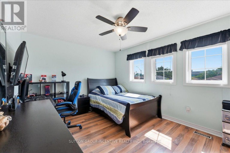17 WHITE CRESCENT, Barrie (Holly), Ontario, L4N5Z9