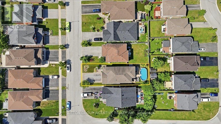 17 WHITE CRESCENT, Barrie (Holly), Ontario, L4N5Z9