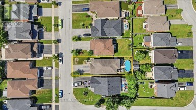 17 WHITE CRESCENT Barrie (Holly) Ontario photo 3