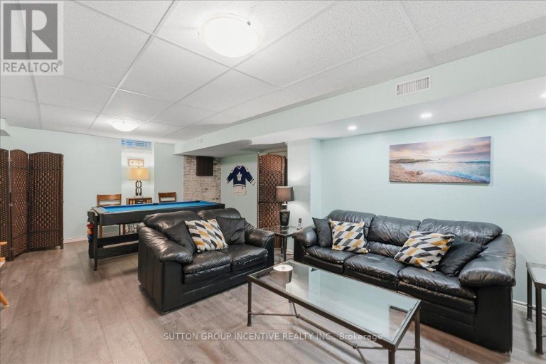 17 WHITE CRESCENT, Barrie (Holly), Ontario, L4N5Z9