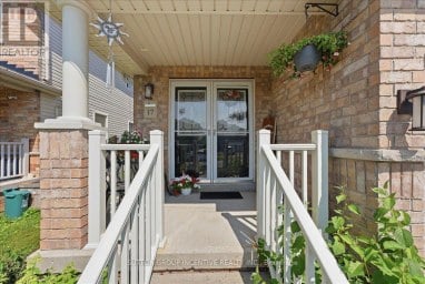 17 WHITE CRESCENT Barrie (Holly) Ontario photo 4