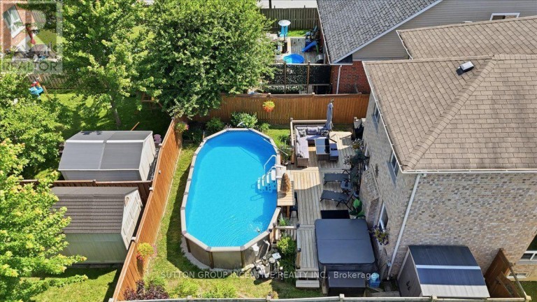 17 WHITE CRESCENT, Barrie (Holly), Ontario, L4N5Z9
