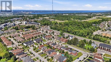 17 WHITE CRESCENT Barrie (Holly) Ontario photo 47