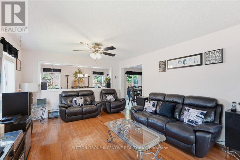17 WHITE CRESCENT, Barrie (Holly), Ontario, L4N5Z9