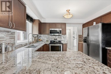 17 WHITE CRESCENT Barrie (Holly) Ontario photo 9