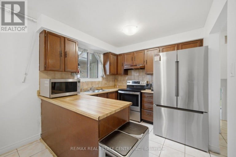 13 DAFOE CRESCENT, Brampton (Fletcher's West), Ontario, L6Y2L1