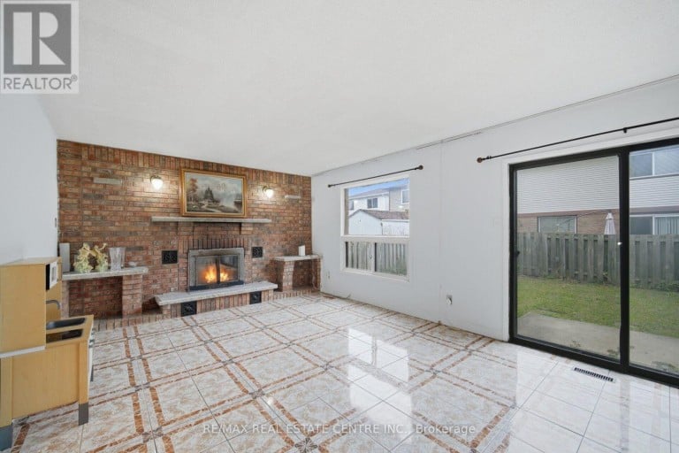 13 DAFOE CRESCENT, Brampton (Fletcher's West), Ontario, L6Y2L1