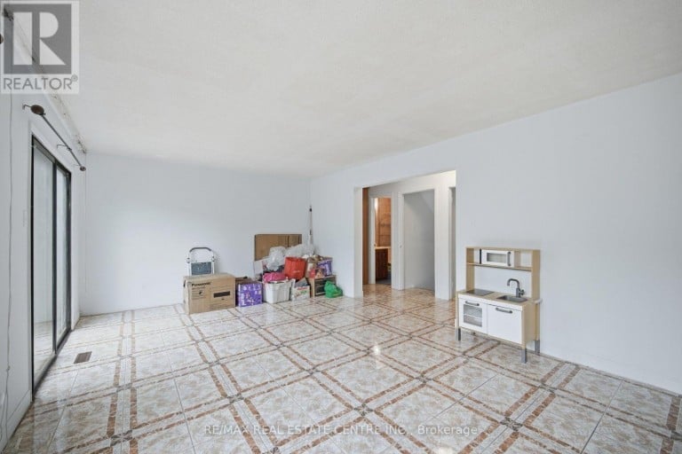 13 DAFOE CRESCENT, Brampton (Fletcher's West), Ontario, L6Y2L1