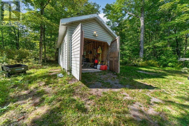 1231 CHIMNEY POINT LANE, Central Frontenac, Ontario, K0H1B0