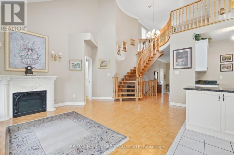 15 WOODLAND TRAIL COURT, Vaughan (Islington Woods), Ontario, L4L9H9