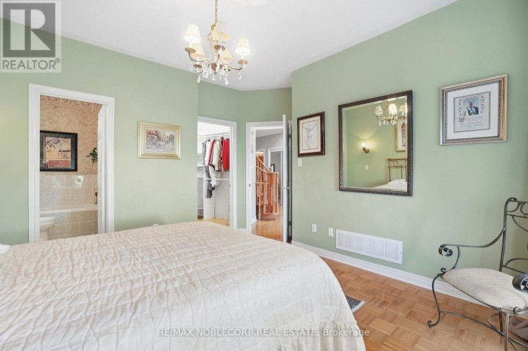 15 WOODLAND TRAIL COURT, Vaughan (Islington Woods), Ontario, L4L9H9