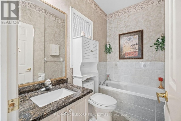 15 WOODLAND TRAIL COURT, Vaughan (Islington Woods), Ontario, L4L9H9