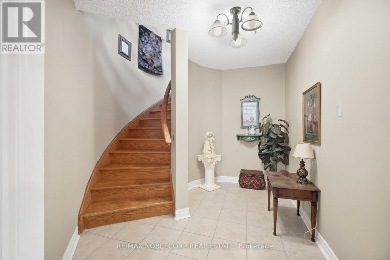 15 WOODLAND TRAIL COURT, Vaughan (Islington Woods), Ontario, L4L9H9
