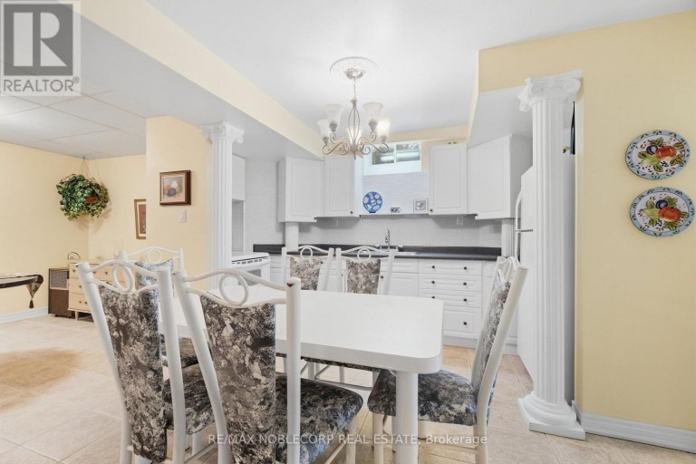 15 WOODLAND TRAIL COURT, Vaughan (Islington Woods), Ontario, L4L9H9