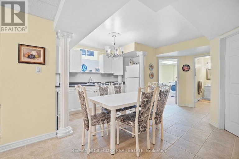 15 WOODLAND TRAIL COURT, Vaughan (Islington Woods), Ontario, L4L9H9