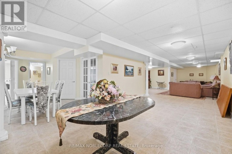 15 WOODLAND TRAIL COURT, Vaughan (Islington Woods), Ontario, L4L9H9