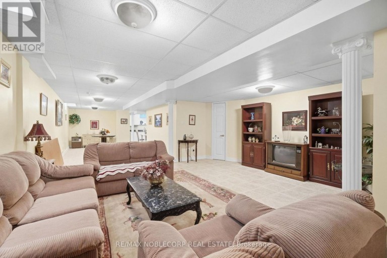 15 WOODLAND TRAIL COURT, Vaughan (Islington Woods), Ontario, L4L9H9