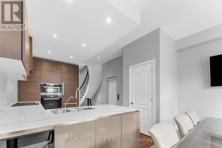 13 - 260 RUSSELL HILL ROAD, Toronto (Casa Loma), Ontario, M4V2T2