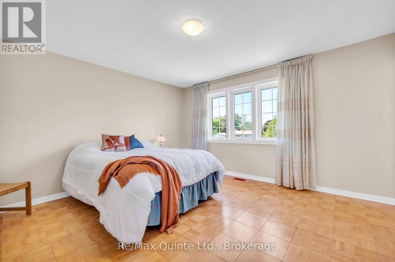 132 HISCOCK SHORES ROAD, Prince Edward County (Ameliasburg Ward), Ontario, K0K1L0