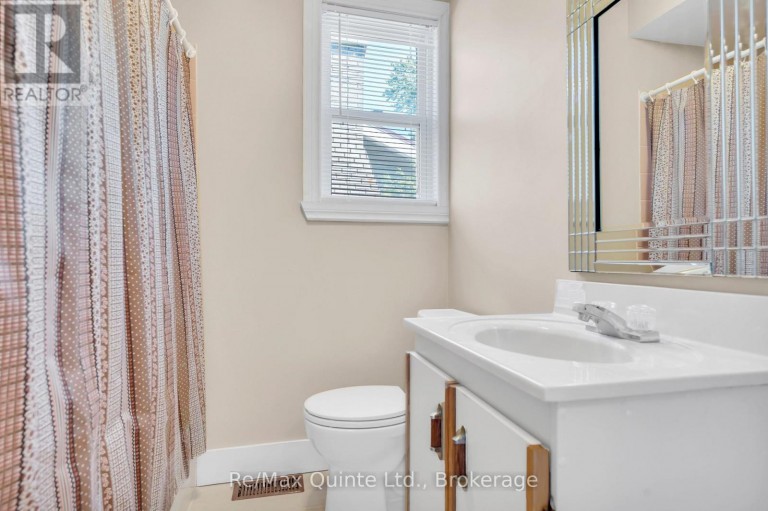 132 HISCOCK SHORES ROAD, Prince Edward County (Ameliasburg Ward), Ontario, K0K1L0