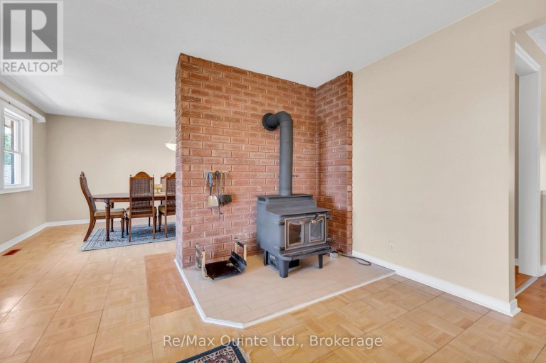 132 HISCOCK SHORES ROAD, Prince Edward County (Ameliasburg Ward), Ontario, K0K1L0