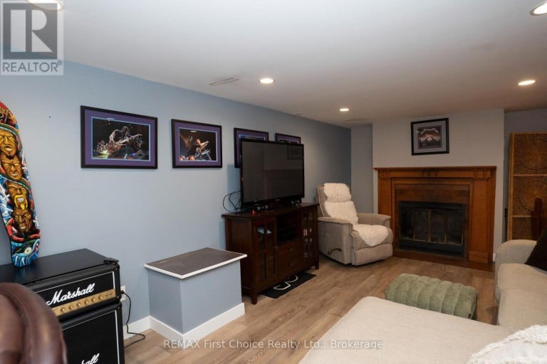 96 STARDUST CRESCENT, Thunder Bay (Grandview), Ontario, P7A6G8