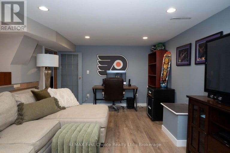 96 STARDUST CRESCENT, Thunder Bay (Grandview), Ontario, P7A6G8