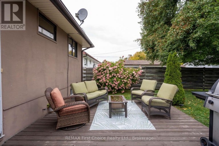 96 STARDUST CRESCENT, Thunder Bay (Grandview), Ontario, P7A6G8